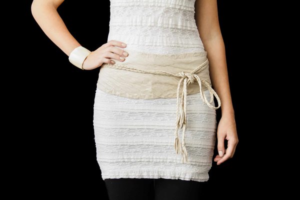 Quels types de ceintures fines sont les plus adaptées pour des robes flottantes et légères ?