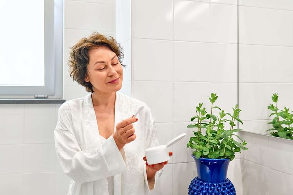 Quels éléments prendre en compte pour choisir une crème hydratante pour peaux sensibles?